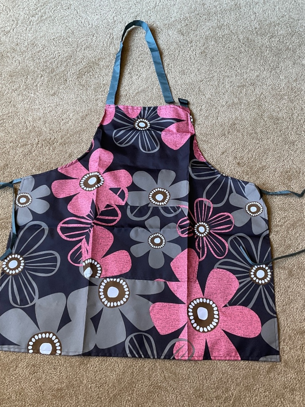 Adjustable floral print apron